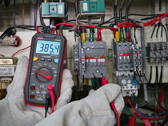 1711-UT60EU_004.JPG Universālais testeris (multimetrs) auto elektrosistēmām 1711-UT60EU OE