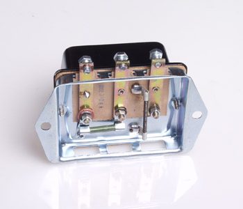 Sprieguma regulators 130032 12V 30A 3-T 2001-1804