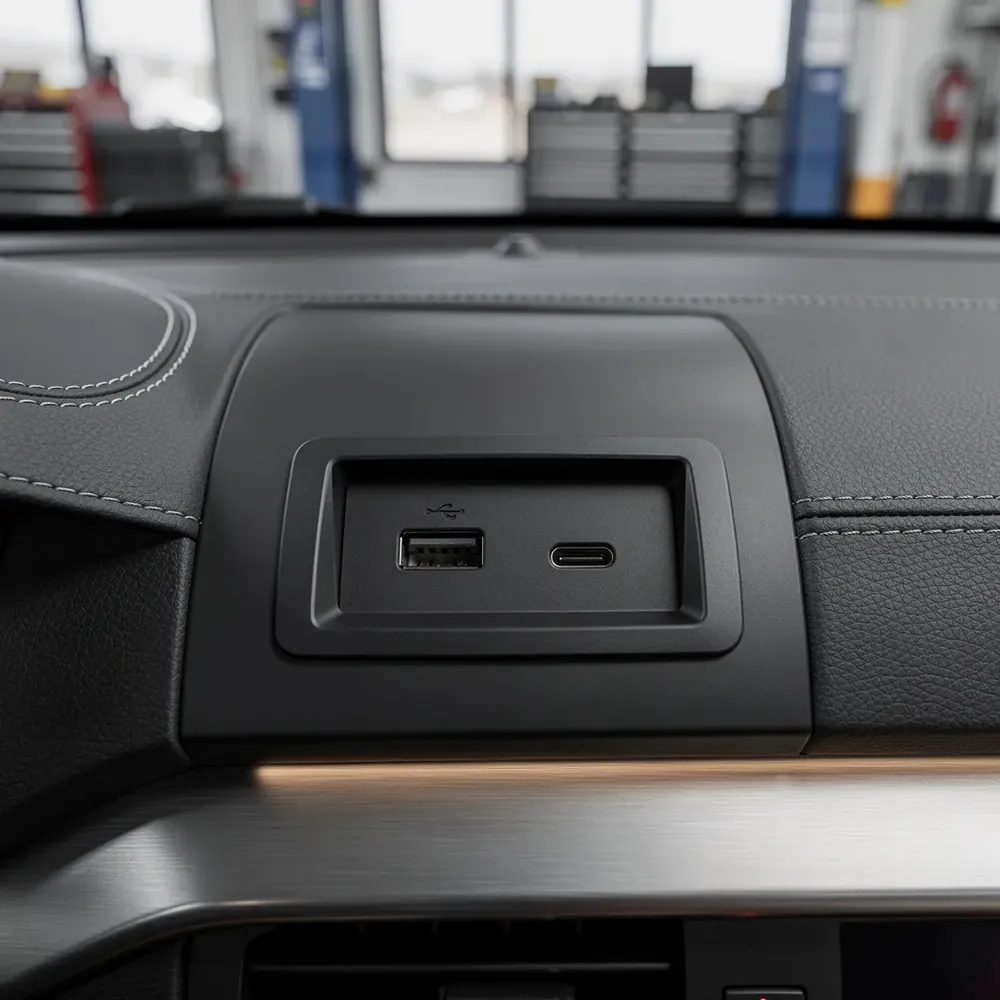 Panelī iebūvēts USB lādētāja modulis automašīnā